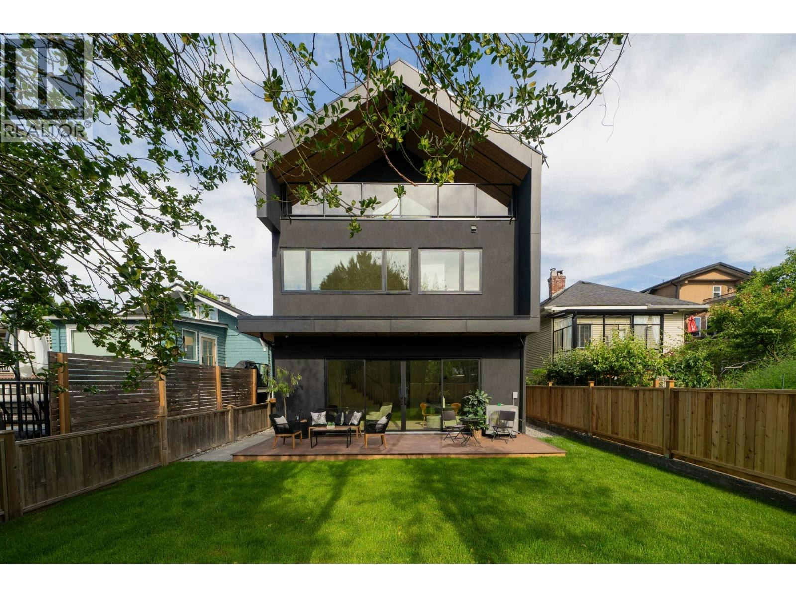 2-4161 Windsor Street, Vancouver, BC, V5V 4P2