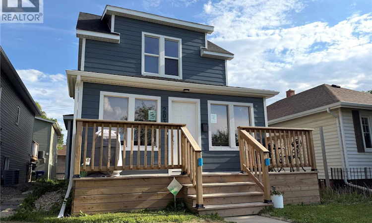 203 8th Street W