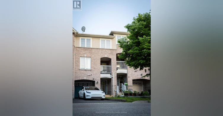 17 Thornharrold Street, Ajax, ON, L1S 0B5