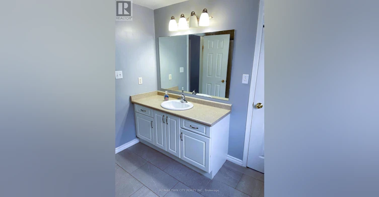 UPPER-490 Activa Avenue, Kitchener, ON, N2E 4C1 - 12