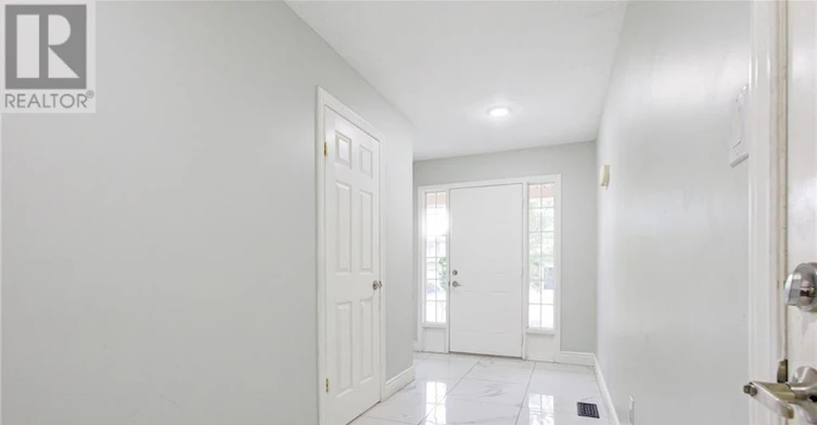 110 Commonwealth Street, Kitchener, ON, N2E 4K8 - 4