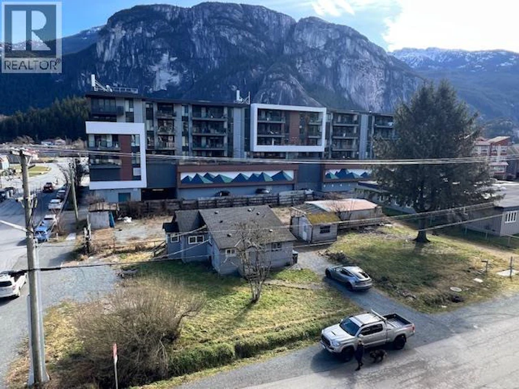 1358 1362-1366 Main Street, Squamish, BC, V8B 0A9 - 2
