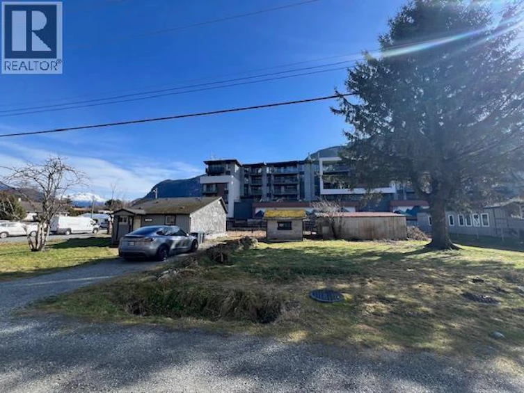 1358 1362-1366 Main Street, Squamish, BC, V8B 0A9 - 5