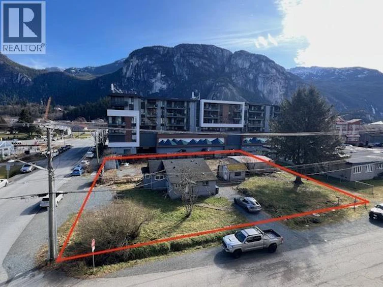 1358 1362-1366 Main Street, Squamish, BC, V8B 0A9