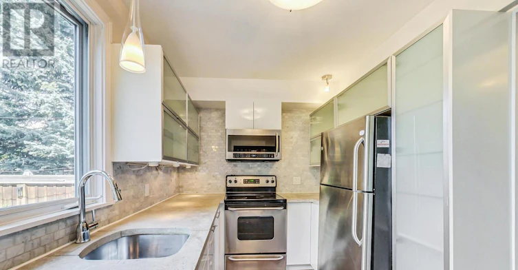 46 Alberta Avenue, Toronto, ON, M6H 2R6 - 9