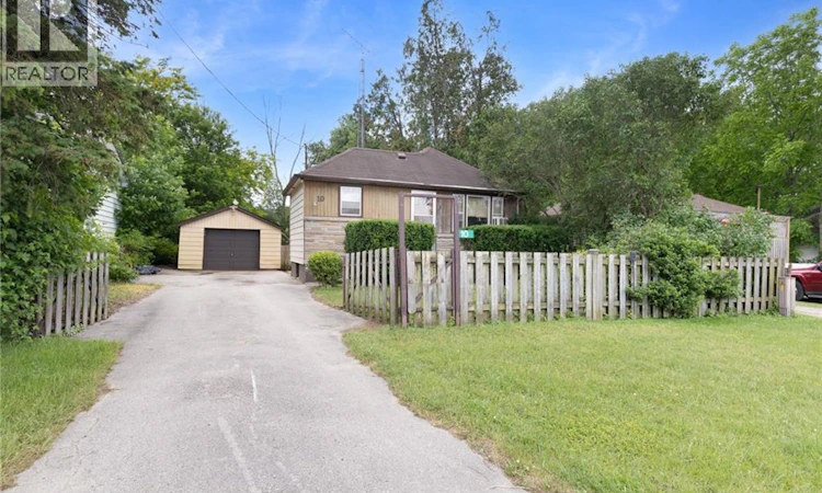 10 Simcoe Street