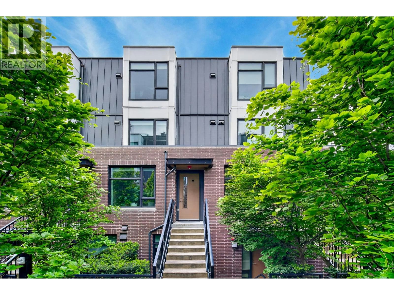 7601 Yukon Street, Vancouver, BC, V5X 2Y4