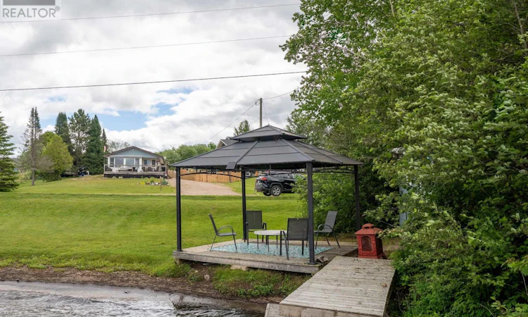 44 Lakeshore Road
