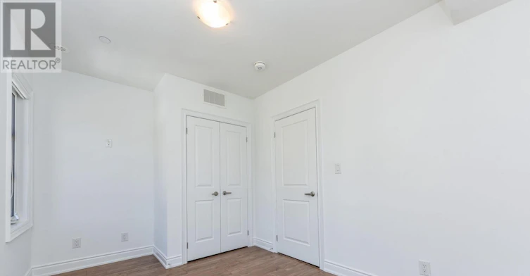 19 Salvador Allende Court, Toronto, ON, M6G 0A3 - 26