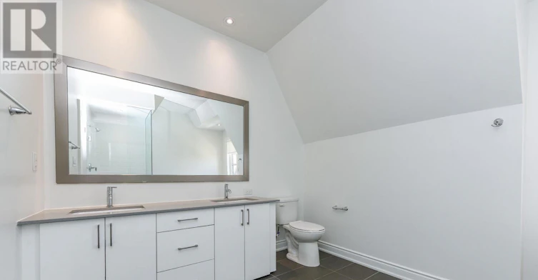 19 Salvador Allende Court, Toronto, ON, M6G 0A3 - 13