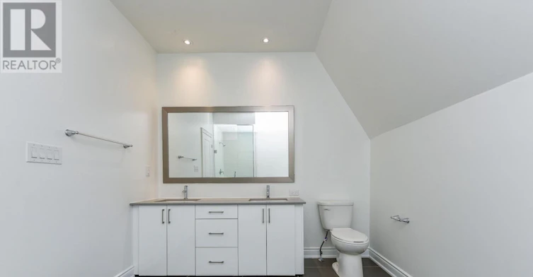 19 Salvador Allende Court, Toronto, ON, M6G 0A3 - 14