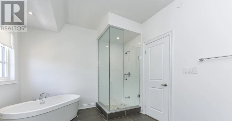 19 Salvador Allende Court, Toronto, ON, M6G 0A3 - 15