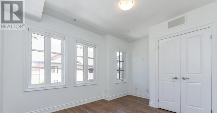 19 Salvador Allende Court, Toronto, ON, M6G 0A3 - 25