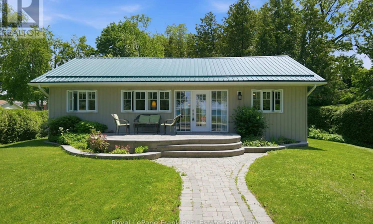 15 Lakeshore Road