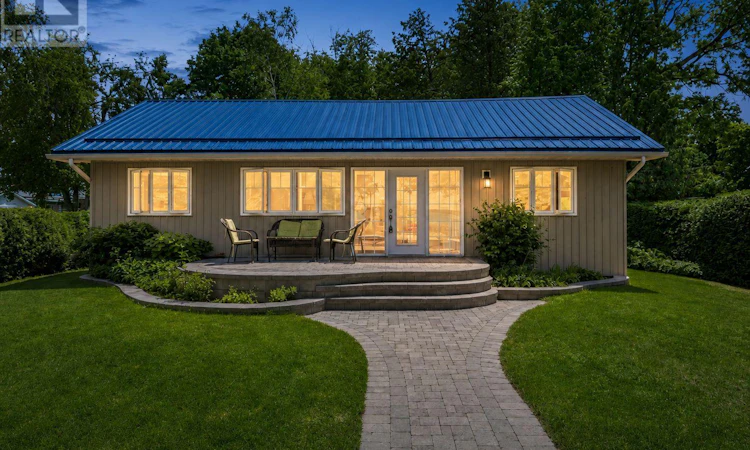 15 Lakeshore Road