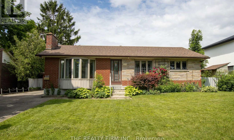 287 Panorama Crescent