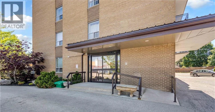 402-437 St. Paul Avenue, Brantford, ON, N3R 4N8 - 2