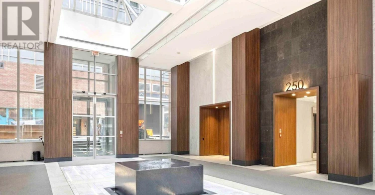 1131-250 Wellington Street, Toronto, ON, M5V 3P6 - 2