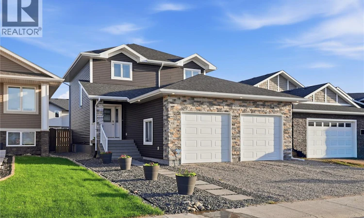 323 Cowan Crescent