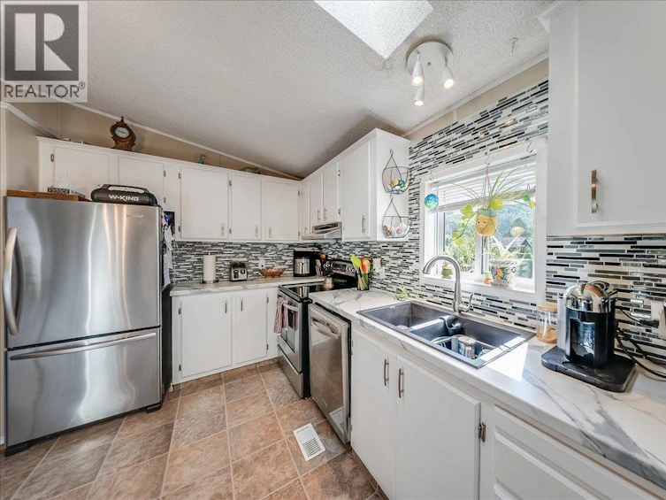 1026 Horcoff Road, Robson, BC, V1N 4V1 - 7