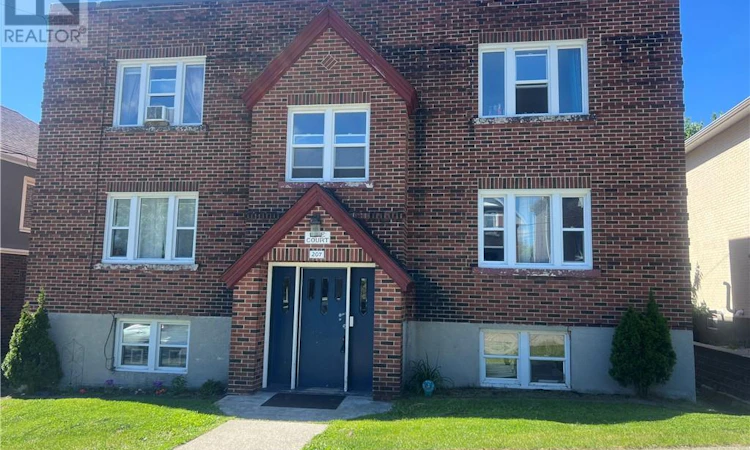 207 Pine