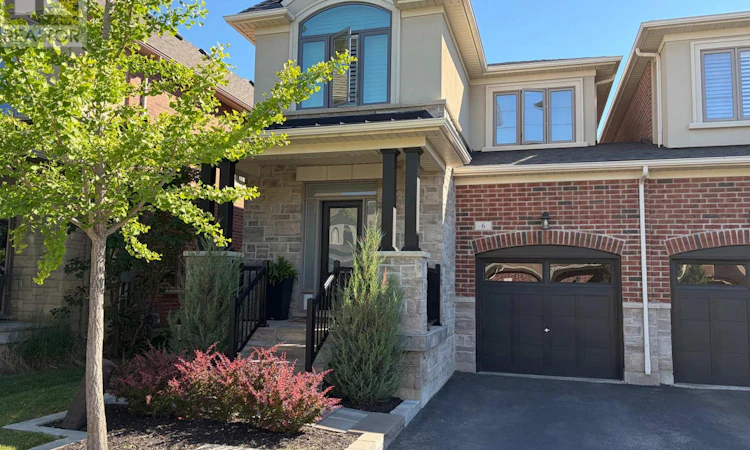 6 Diamond Leaf Lane