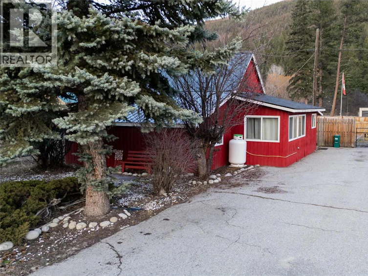 5844 33 Highway, Beaverdell, BC, V0H 1Y0 - 37