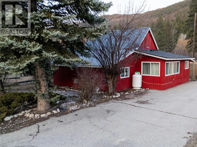 5844 33 Highway, Beaverdell, BC, V0H 1Y0 - 36