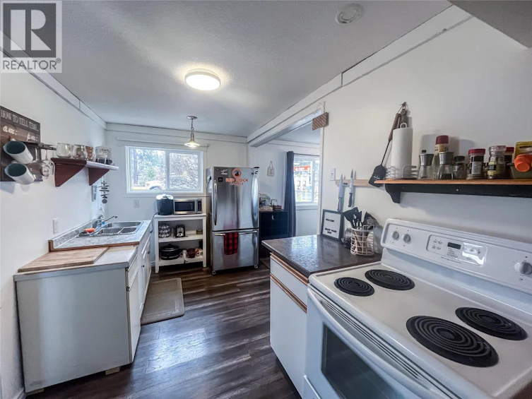 5844 33 Highway, Beaverdell, BC, V0H 1Y0 - 8