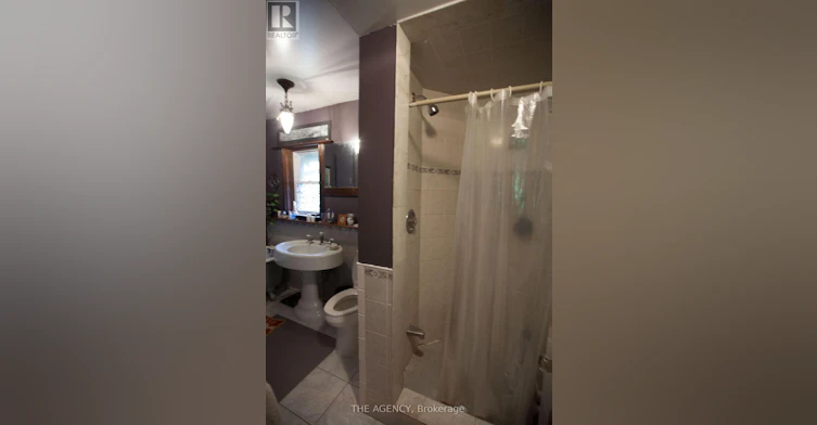 2F-43 Indian Road Crescent, Toronto, ON, N6P 2E9 - 11