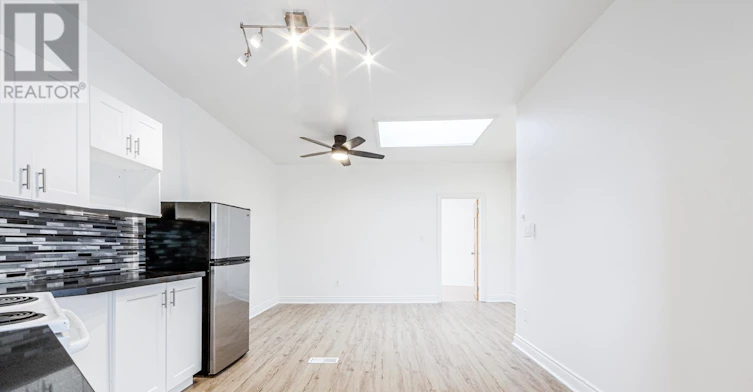 UPPER-2045 Davenport Road, Toronto, ON, M6N 1C5 - 19
