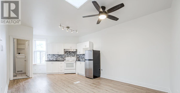 UPPER-2045 Davenport Road, Toronto, ON, M6N 1C5 - 5