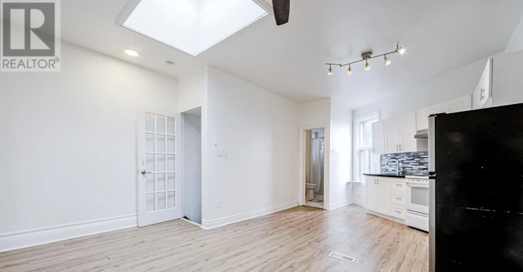 UPPER-2045 Davenport Road, Toronto, ON, M6N 1C5 - 7