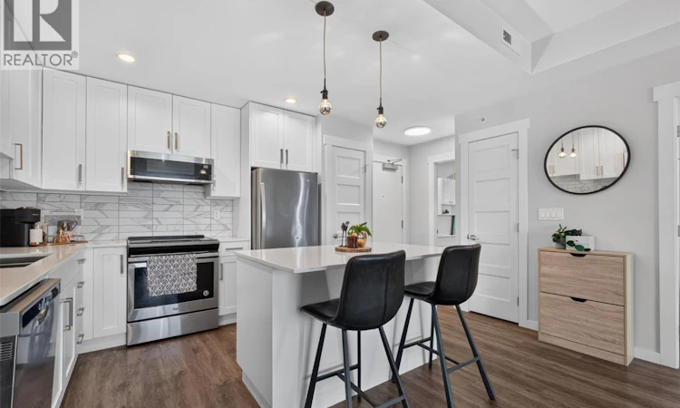 403-710 Stockwell Avenue