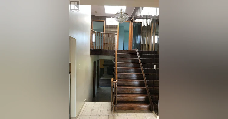 850 Chippenham Drive, Mississauga, ON, L5H 3S7 - 12