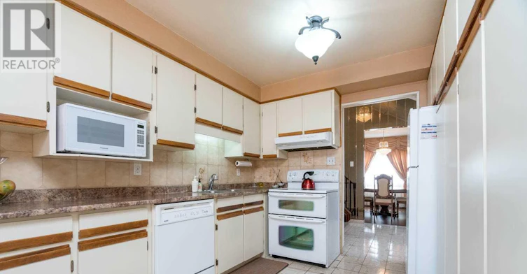 850 Chippenham Drive, Mississauga, ON, L5H 3S7 - 4