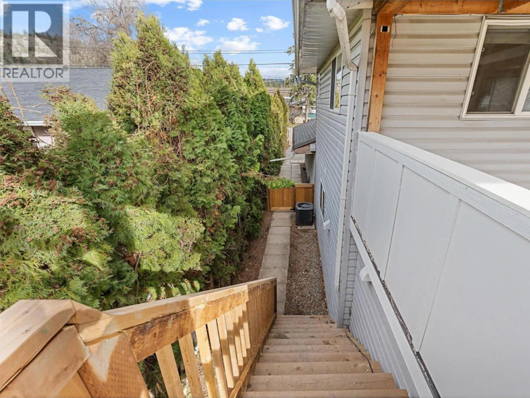482 N Snowsell Street, Kelowna, BC, V1V 2C7 - 49