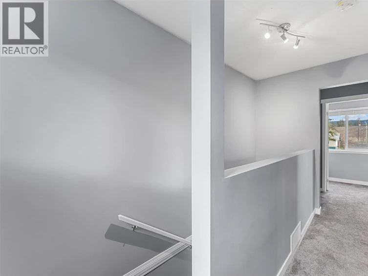 482 N Snowsell Street, Kelowna, BC, V1V 2C7 - 22