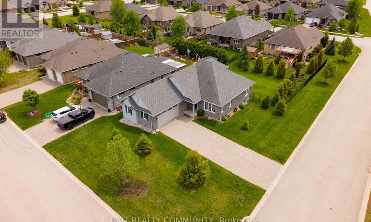 598 Bennett Crescent