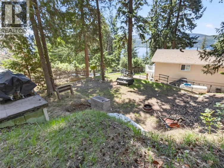 7689 Golf Course Road, Anglemont, BC, V0E 1M8 - 31