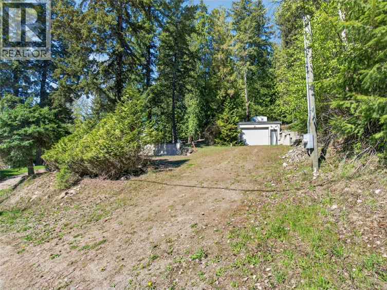 7689 Golf Course Road, Anglemont, BC, V0E 1M8 - 16