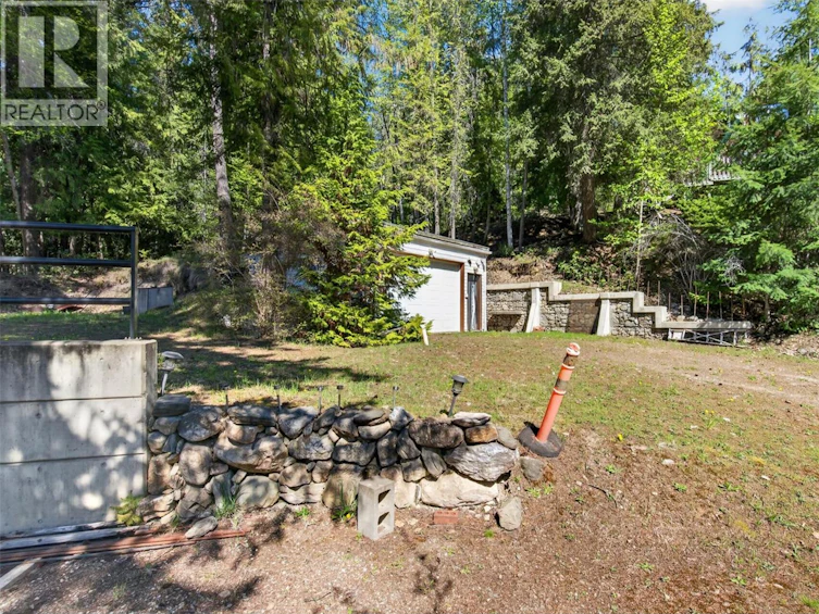 7689 Golf Course Road, Anglemont, BC, V0E 1M8 - 21