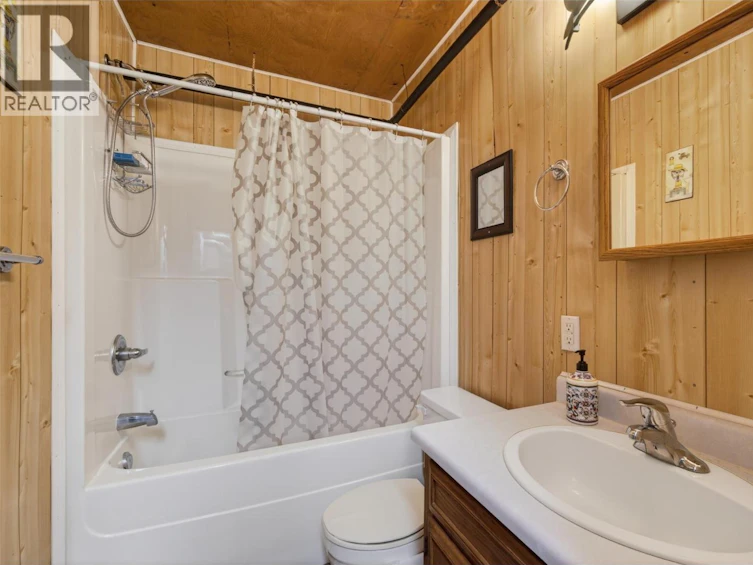 7689 Golf Course Road, Anglemont, BC, V0E 1M8 - 12
