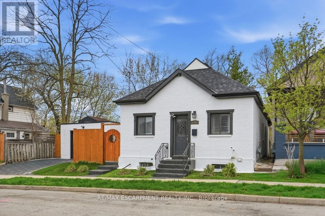390 Hunter Street W, Hamilton, ON, L8P 1S9