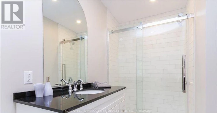245 Mackay St Street, Ottawa, ON, K1M 2B6 - 21
