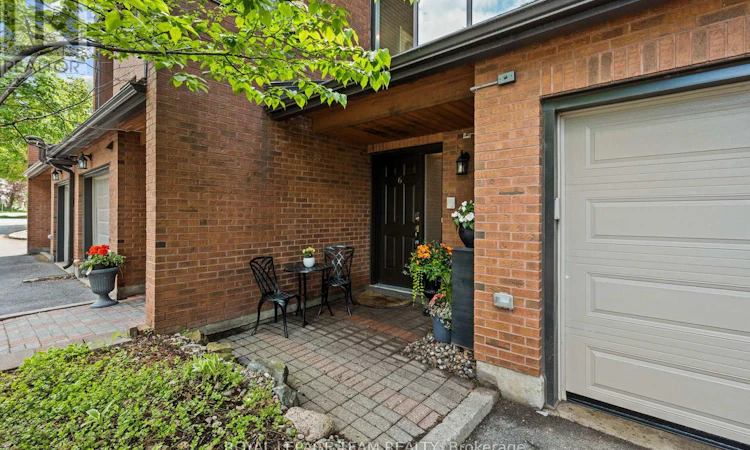 6-625 Richmond Road