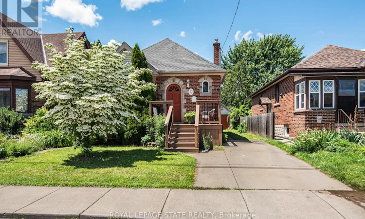 52 Cameron Avenue S