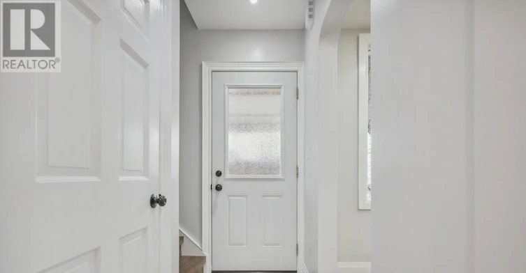 21 Holbrooke Avenue, Toronto, ON, M8Y 3B1 - 2