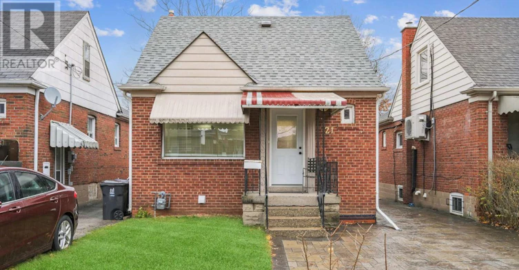 21 Holbrooke Avenue, Toronto, ON, M8Y 3B1