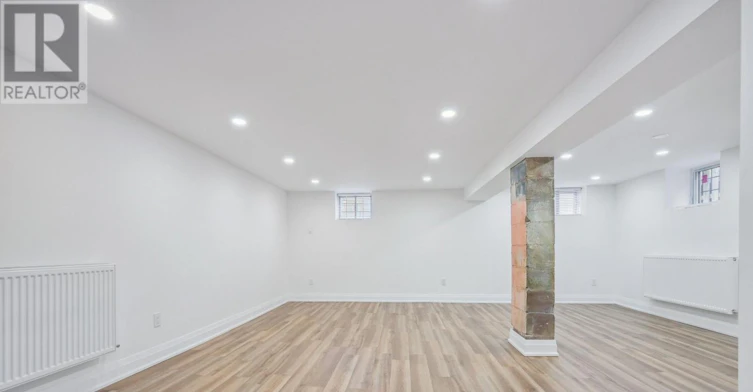 21 Holbrooke Avenue, Toronto, ON, M8Y 3B1 - 22